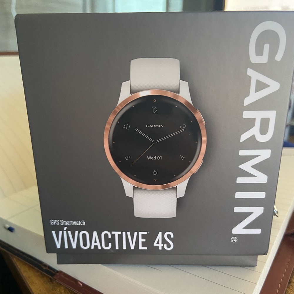 Garmin Vivoactive 4S - White/Rose Gold.